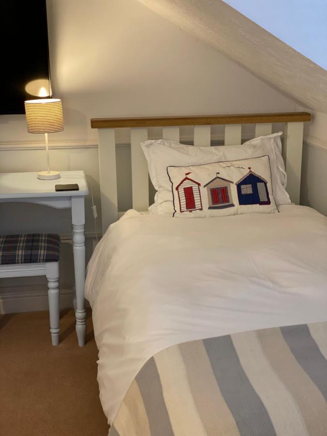 Blackthorn Farm Bed and Breakfast Holyhead Buitenkant foto