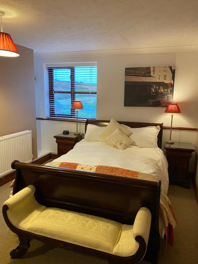 Blackthorn Farm Bed and Breakfast Holyhead Buitenkant foto