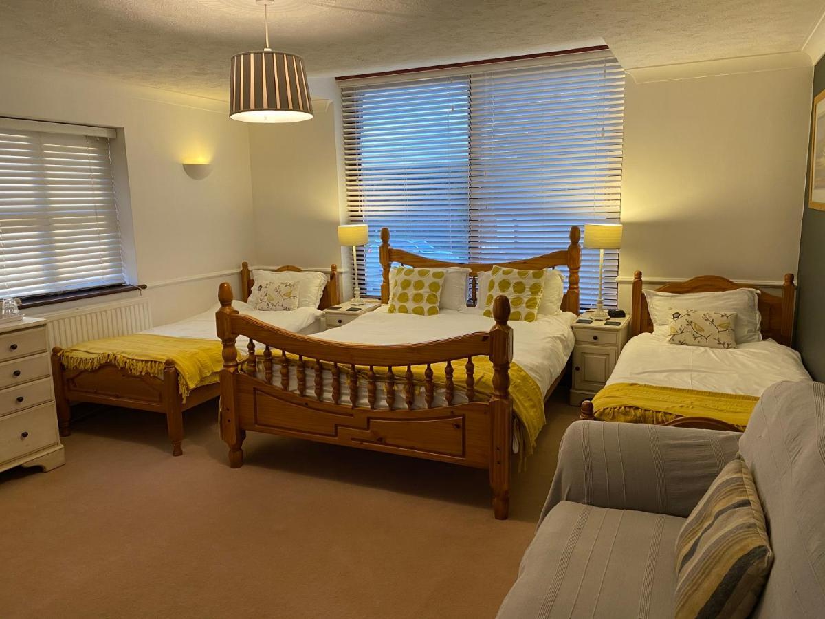 Blackthorn Farm Bed and Breakfast Holyhead Buitenkant foto