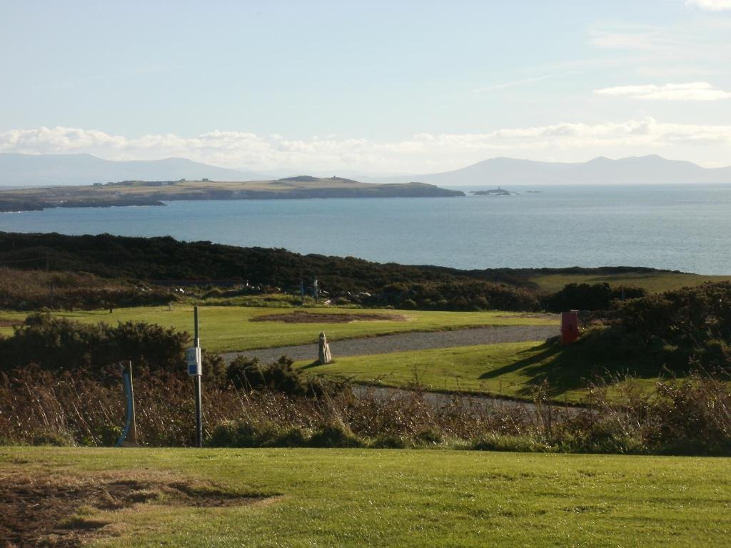 Blackthorn Farm Bed and Breakfast Holyhead Buitenkant foto