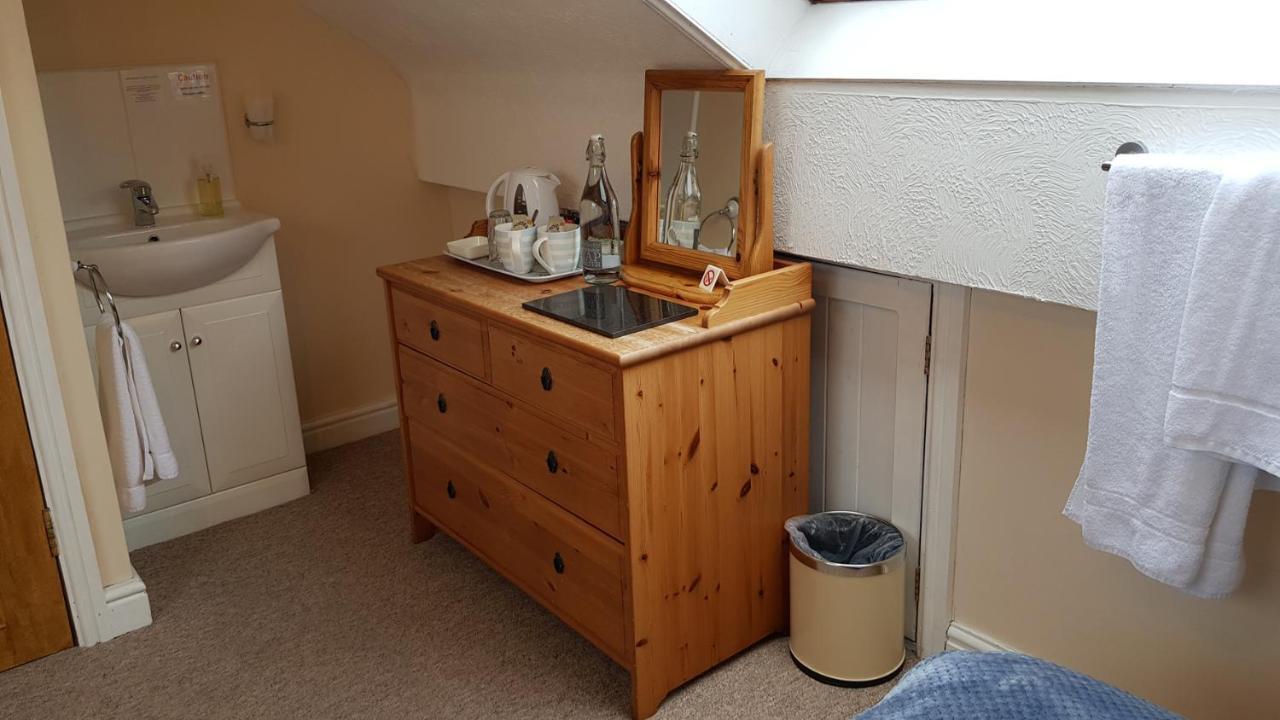 Blackthorn Farm Bed and Breakfast Holyhead Buitenkant foto