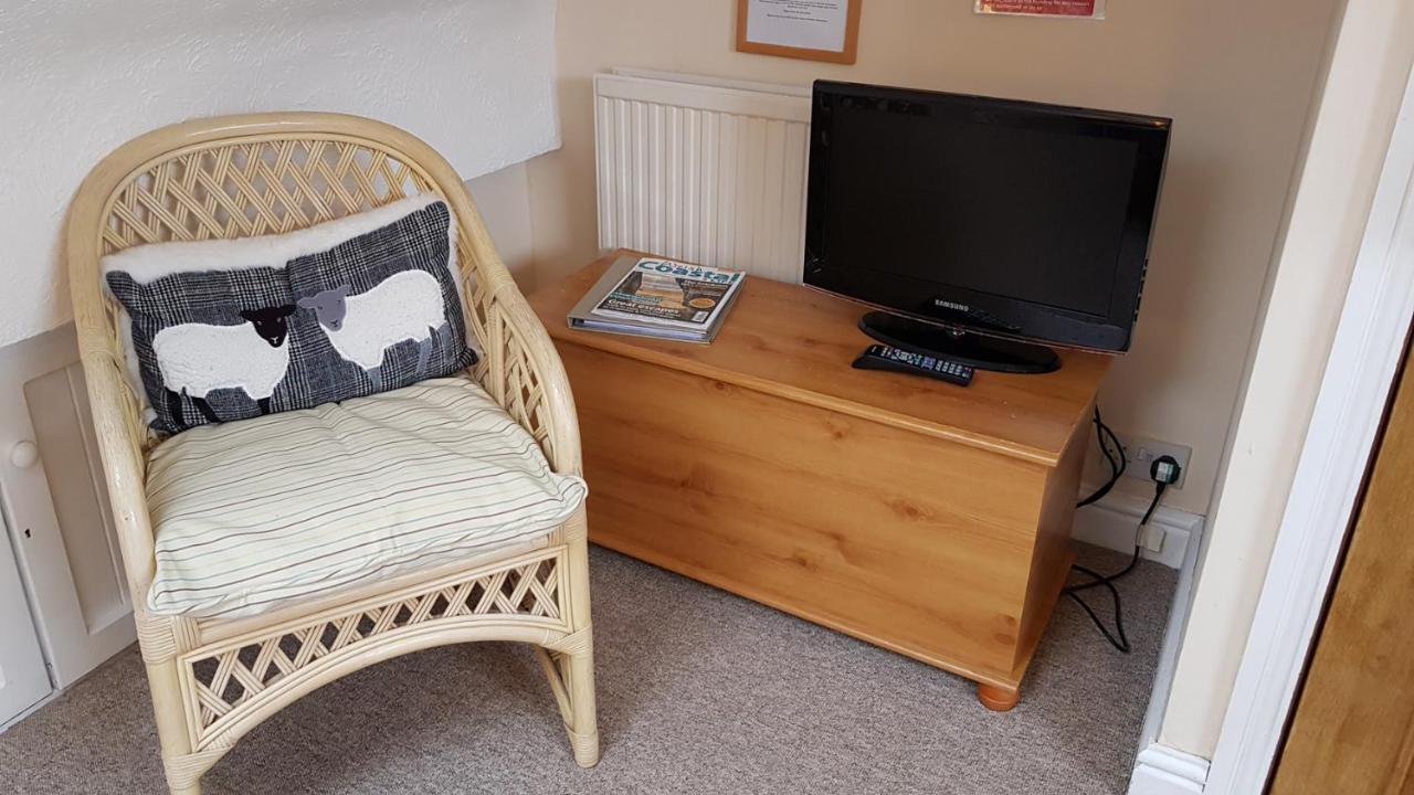 Blackthorn Farm Bed and Breakfast Holyhead Buitenkant foto