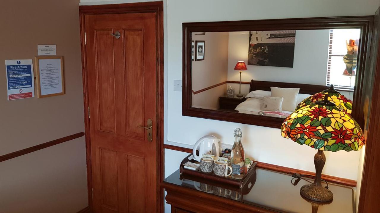 Blackthorn Farm Bed and Breakfast Holyhead Buitenkant foto